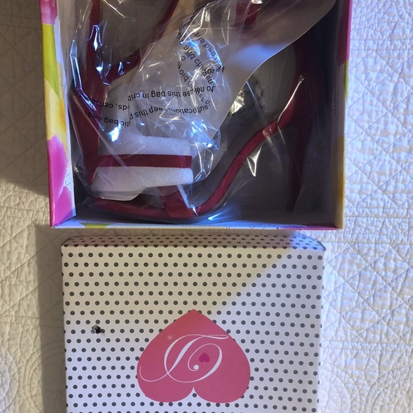 BRAND NEW, NEVER WORN PUMPS👠👠 - Picture 2 of 8